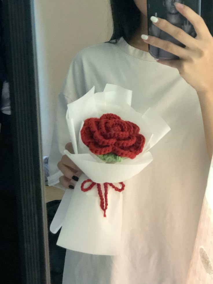 Handmade Crochet Red Rose Mini Bouquet – Elegant Single Rose Wrap