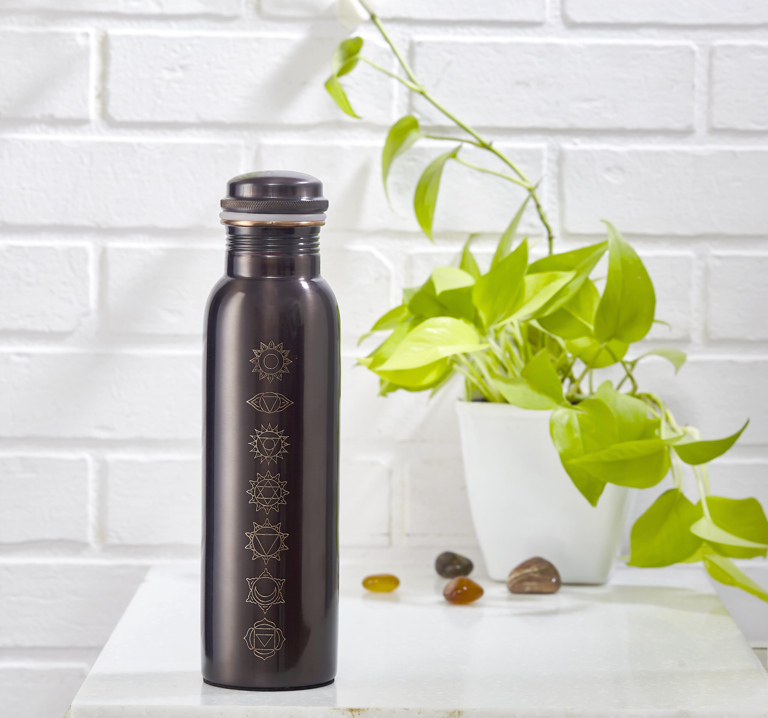 Sarveda 7 Chakra Vintage Copper Water Bottle 1 Litre | With Handle - Image 3