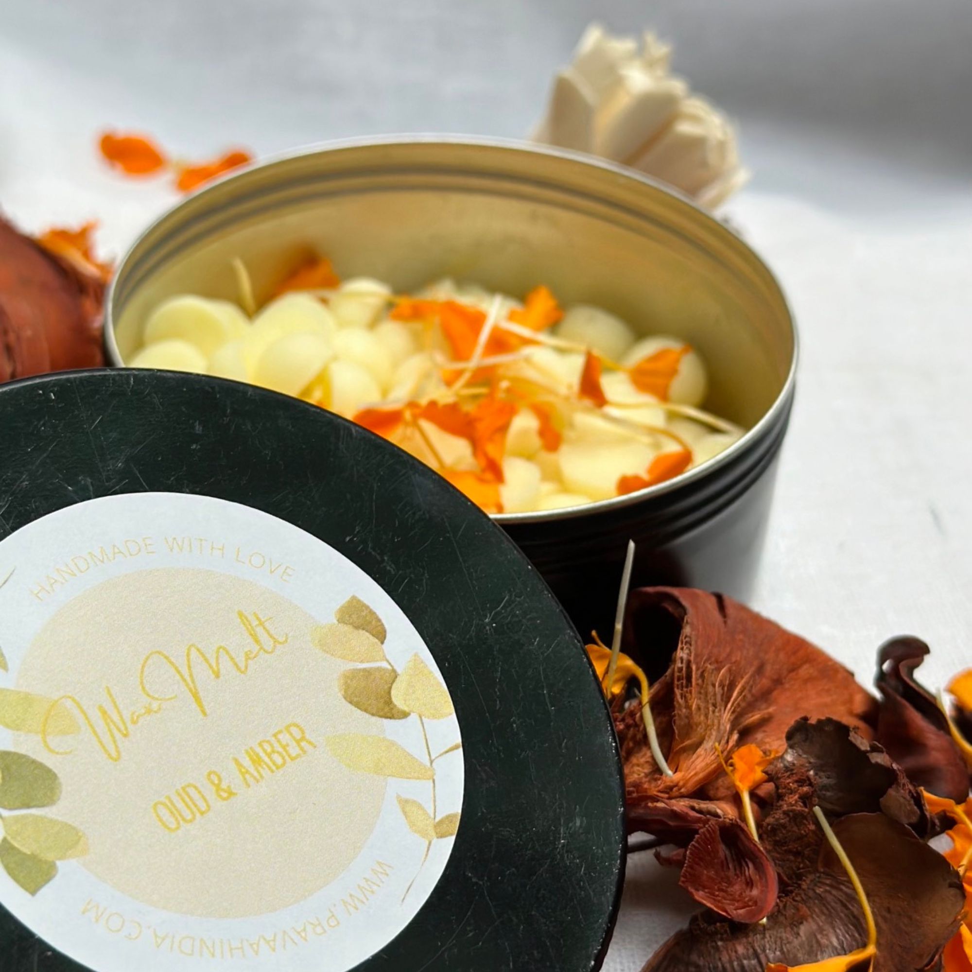 Oud Amber Wax Melt Beads | Handmade in Pure Soy Wax