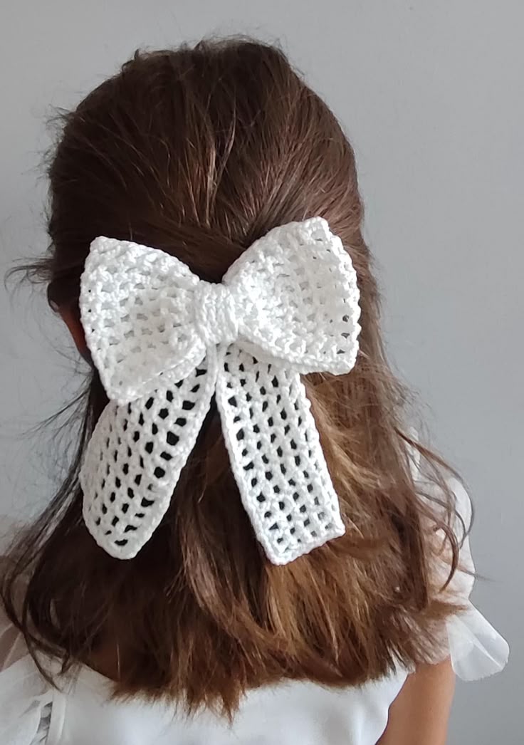 Handmade Crochet White Hair Bow – Classic Lace Style Clip