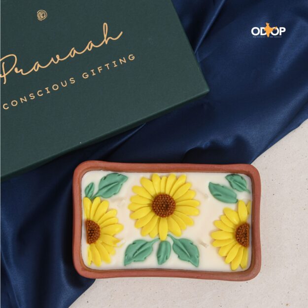 Surajmukhi Hand Poured Floral Soy Candle, 4 Wicks in Terracotta Bowl, Jasmine and Bergamot