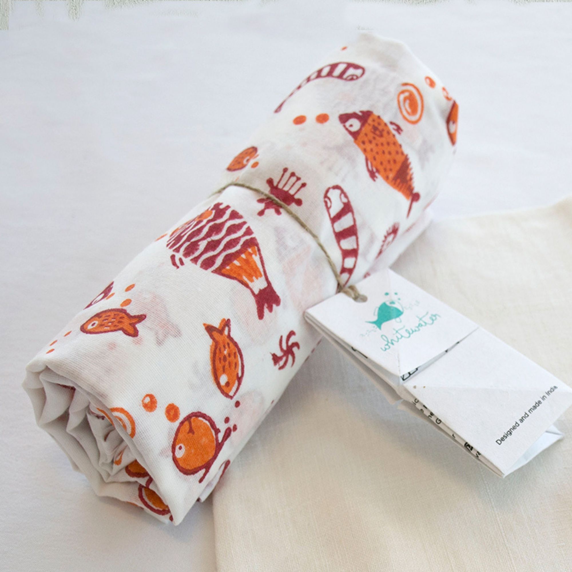 WHITEWATER KIDS ORGANIC KOI RED SWADDLE - Image 3