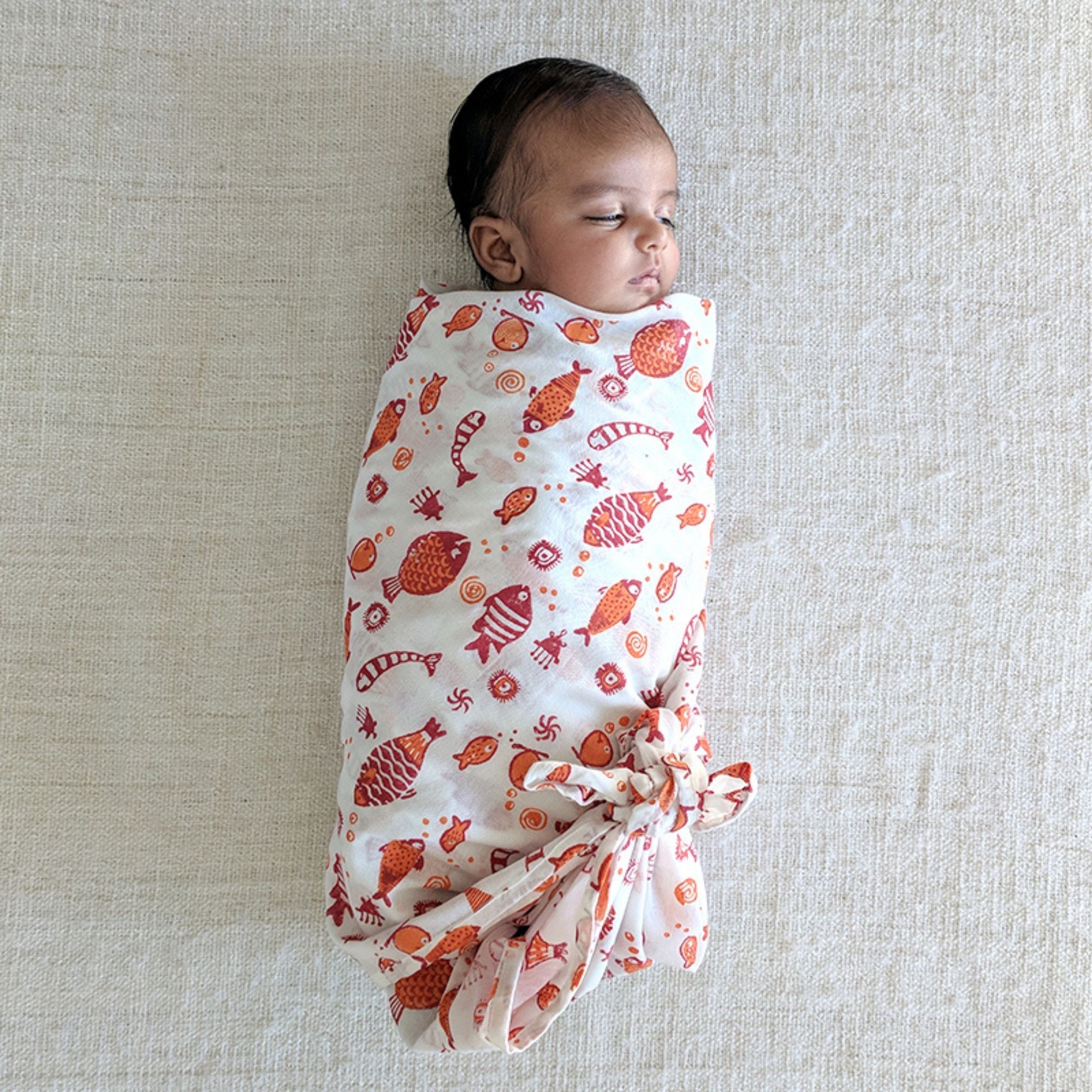 WHITEWATER KIDS ORGANIC KOI RED SWADDLE - Image 2