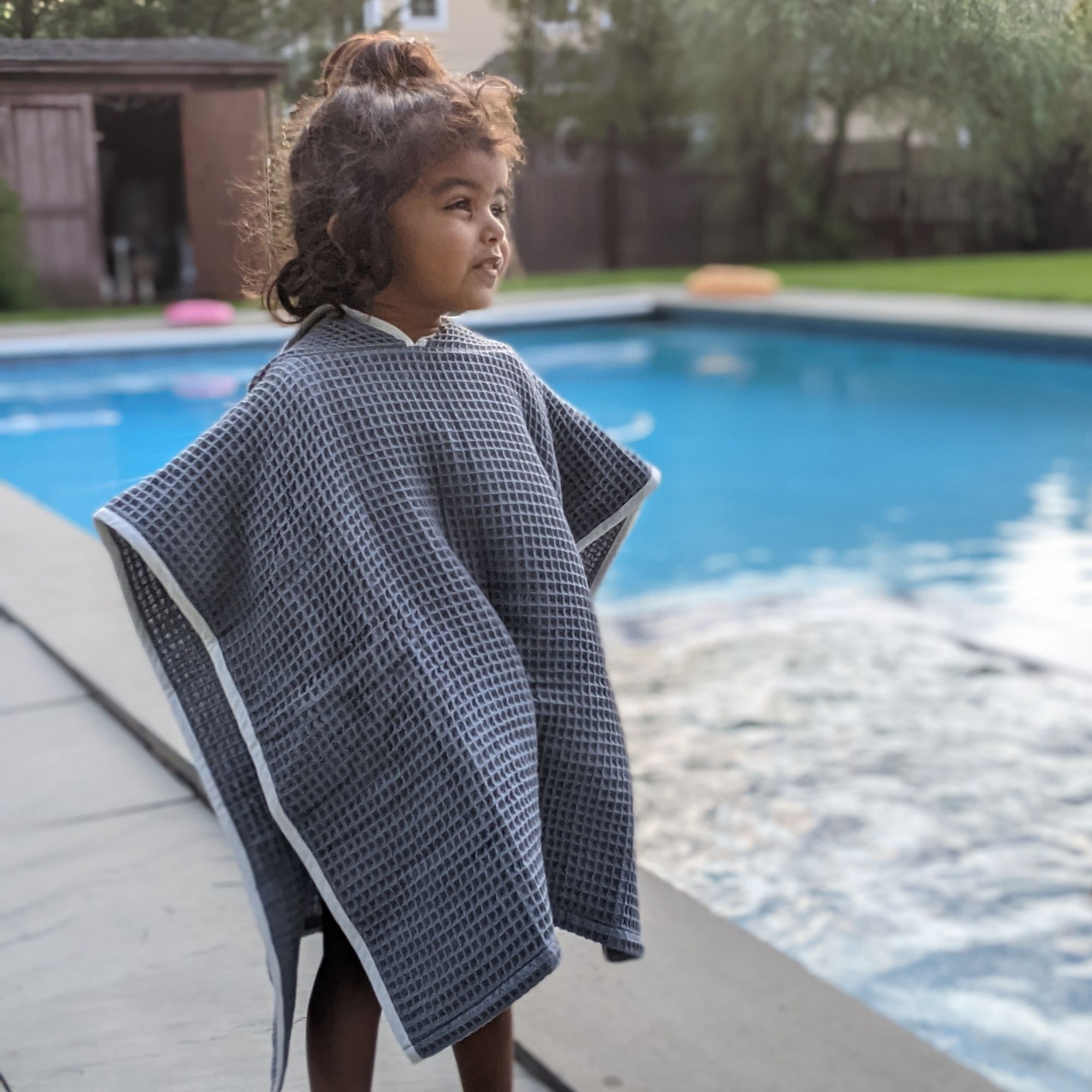 WHITEWATER KIDS ORGANIC WAFFLE HOODED PONCHO TOWEL SET - GREY - Image 5
